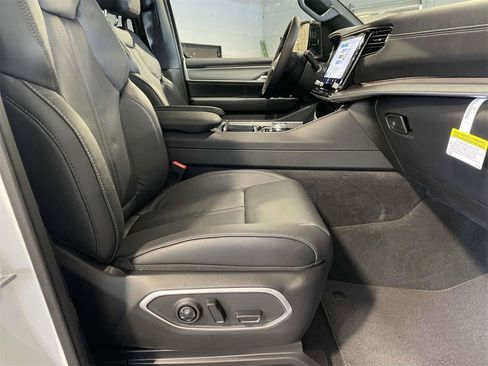 New 2025 Jeep Wagoneer Series II w/ Premium Group I image 38