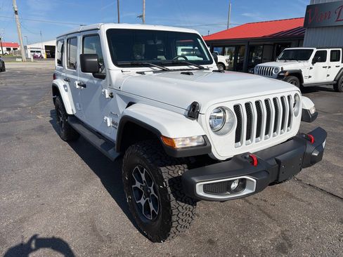 Used 2019 Jeep Wrangler Unlimited Sahara w/ Uconnect 4C Nav & Sound Group AWD/4WD image 3