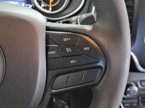 Certified 2022 Jeep Cherokee Trailhawk w/ Comfort/Convenience Group AWD/4WD image 20