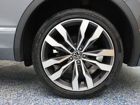 Used 2023 Volkswagen Tiguan SEL R-Line image 6