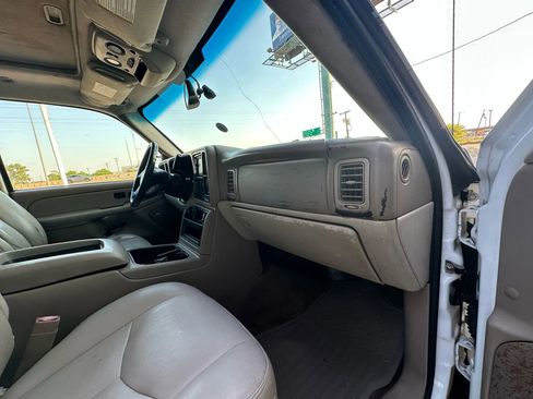 Used 2005 Chevrolet Avalanche Z66 w/ Sun And Sound Package image 18