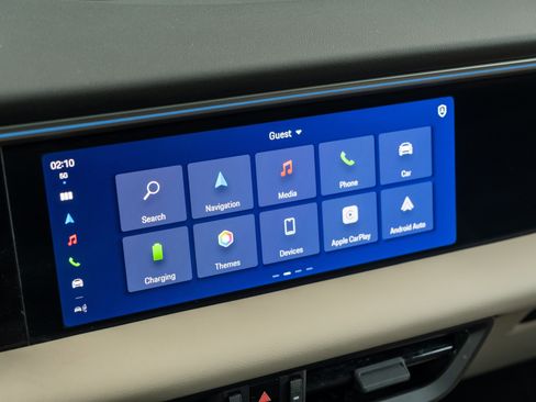 Certified 2025 Porsche Macan Electric image 21