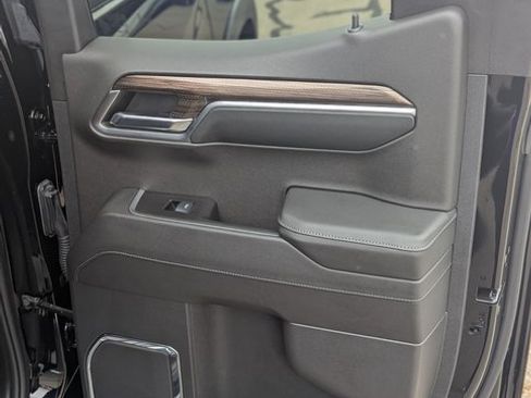 Used 2024 Chevrolet Silverado 1500 LT image 7