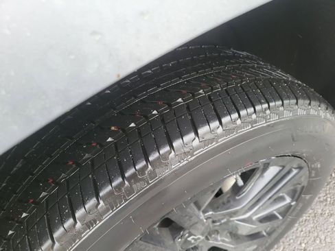 New 2025 Chevrolet Suburban Premier image 27