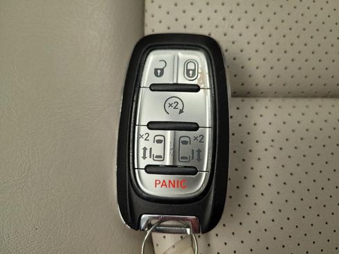 Used 2021 Chrysler Voyager Lxi FWD image 32