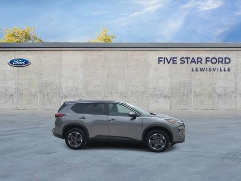 Used 2024 Nissan Rogue SV AWD/4WD image 9
