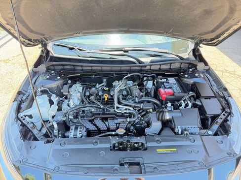 Used 2025 Nissan Altima 2.5 SV FWD image 32
