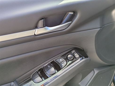 Used 2023 Nissan Altima 2.5 SV image 13