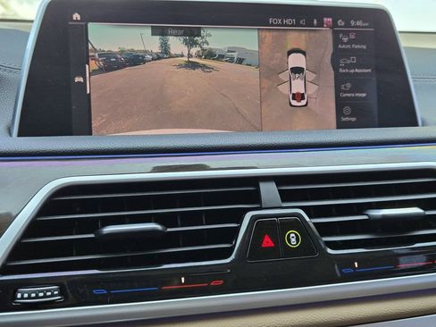 Used 2022 BMW 740i RWD image 11