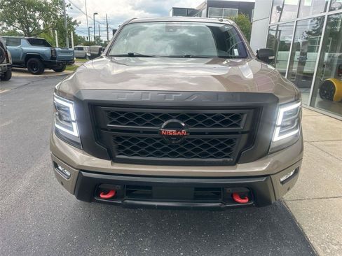 Used 2021 Nissan Titan PRO-4X w/ Pro-4x Convenience Package AWD/4WD image 8