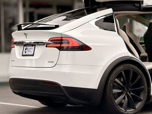 Used 2018 Tesla Model X 100D image 8