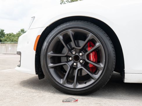 Used 2023 Chrysler 300 C RWD image 7