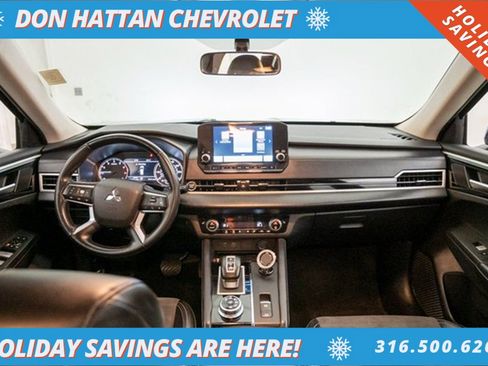 Used 2023 Mitsubishi Outlander SE image 3