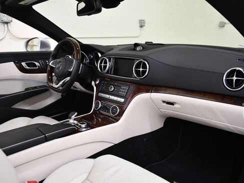 Used 2017 Mercedes-Benz SL 550 image 14