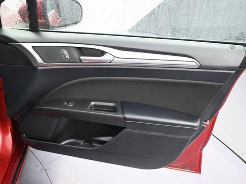 Used 2019 Ford Fusion SE FWD image 16