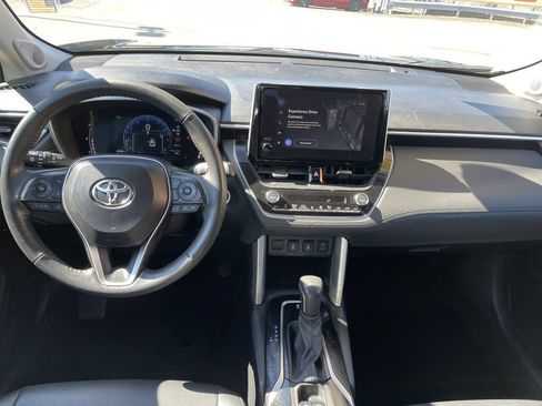 Used 2023 Toyota Corolla Cross XLE w/ Convenience Package AWD/4WD image 15