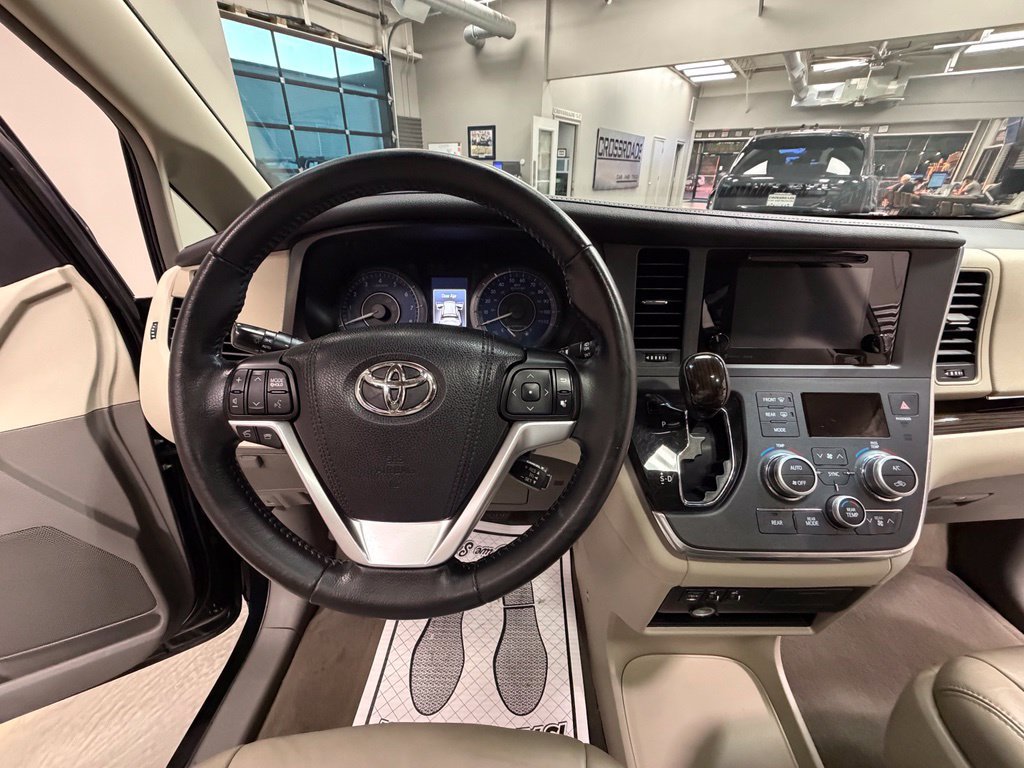 Used 2016 Toyota Sienna XLE w/ XLE Navigation Package FWD image 13