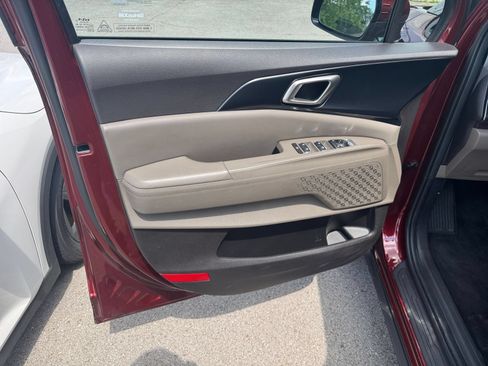Used 2026 Kia Carnival FWD image 18