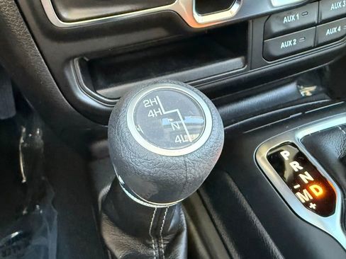 New 2025 Jeep Gladiator Sport image 4