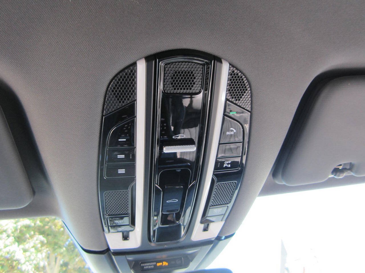 Used 2019 Porsche Cayenne AWD/4WD image 36