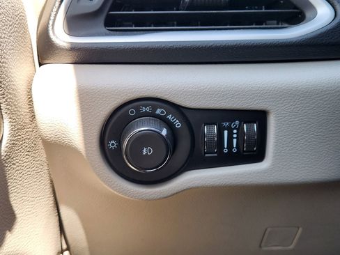 Used 2022 Chrysler Pacifica Touring-L image 22