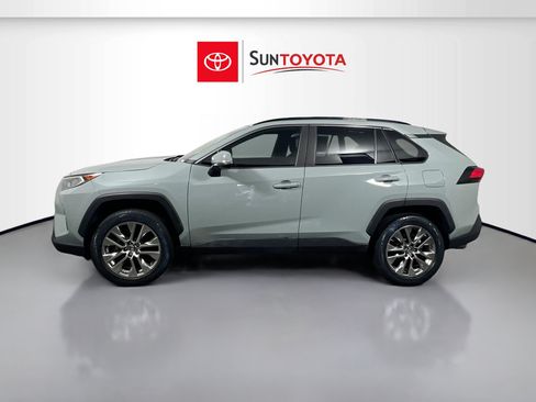 Used 2019 Toyota RAV4 XLE Premium w/ Cold Weather Package FWD image 7