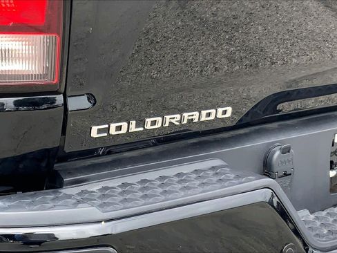 Used 2024 Chevrolet Colorado ZR2 w/ Safety Package AWD/4WD image 10