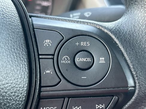 Used 2025 Toyota Corolla LE FWD image 17
