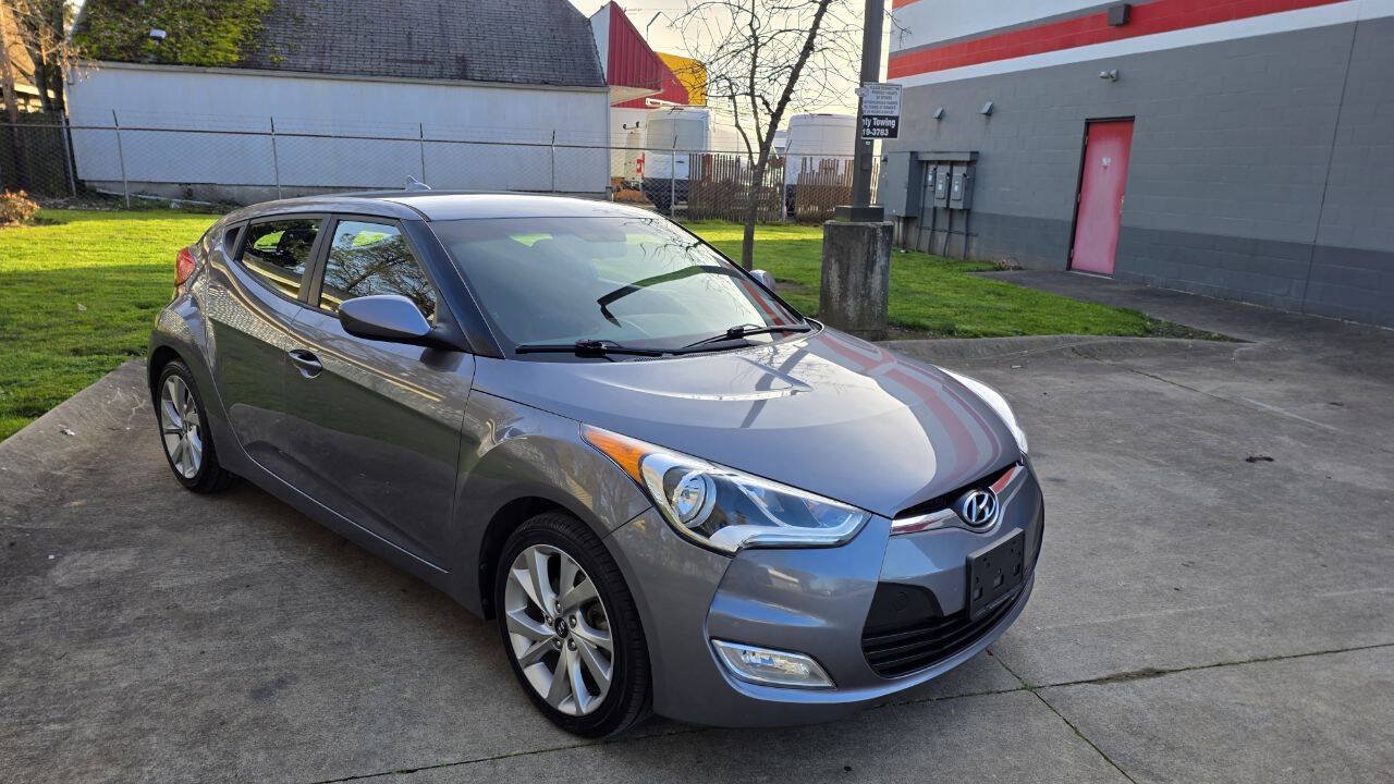 Used 2017 Hyundai Veloster FWD image 3