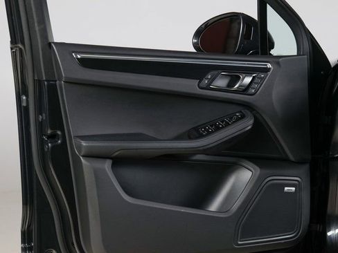 Certified 2022 Porsche Macan GTS image 30