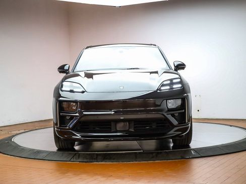 Used 2025 Porsche Macan Turbo Electric image 13