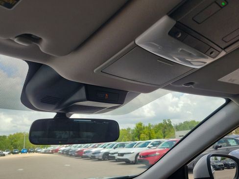 Used 2023 Nissan Rogue SV FWD image 32
