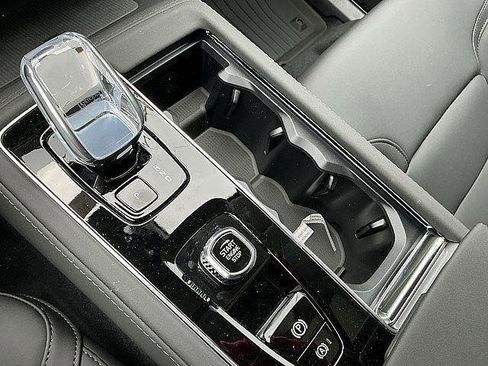 New 2026 Volvo XC90 T8 Plus w/ Protection Package Premier AWD/4WD image 18