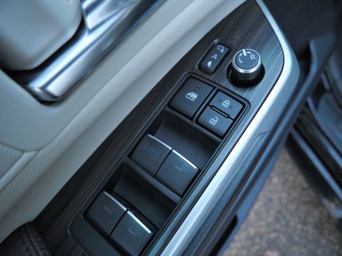 Certified 2023 Toyota Sienna Platinum image 20