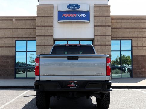 Used 2024 Chevrolet Silverado 2500 ZR2 w/ Technology Package AWD/4WD image 7
