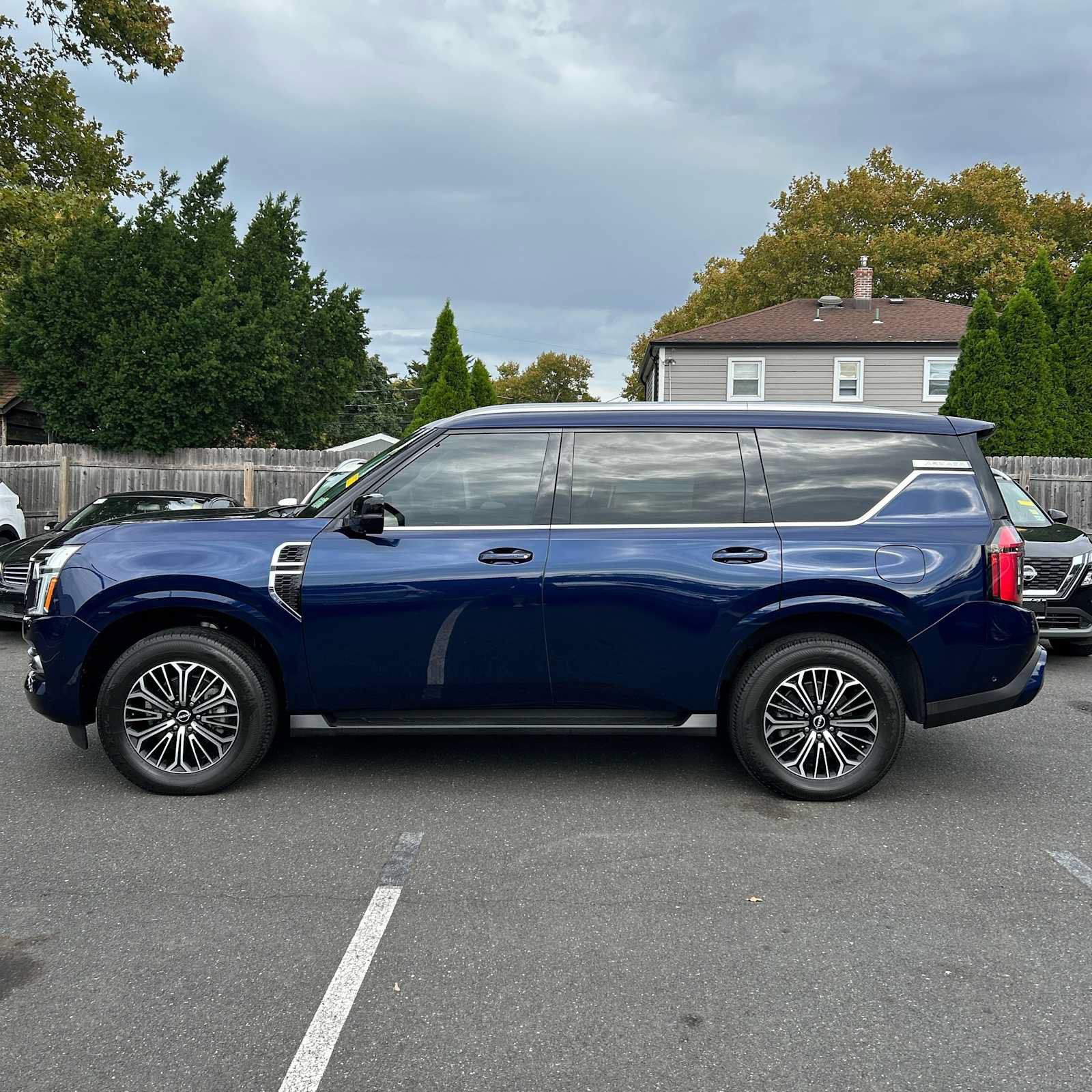 Used 2025 Nissan Armada Platinum AWD/4WD image 3
