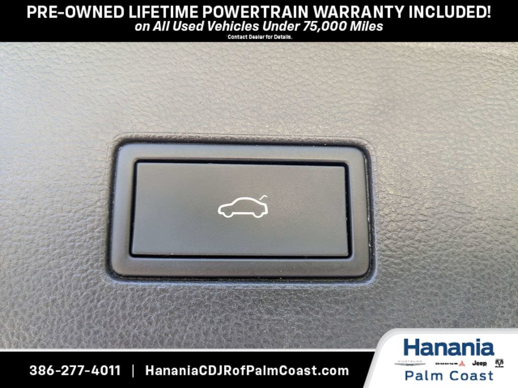 Used 2025 Volkswagen Atlas SE AWD/4WD image 13