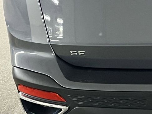 Certified 2024 Volkswagen Taos SE image 36