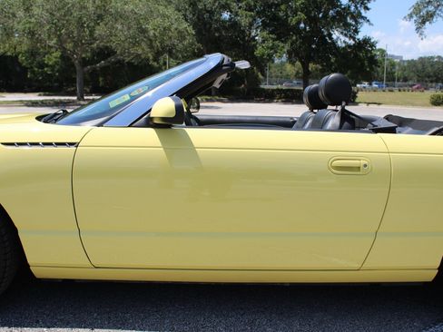Used 2002 Ford Thunderbird RWD image 29