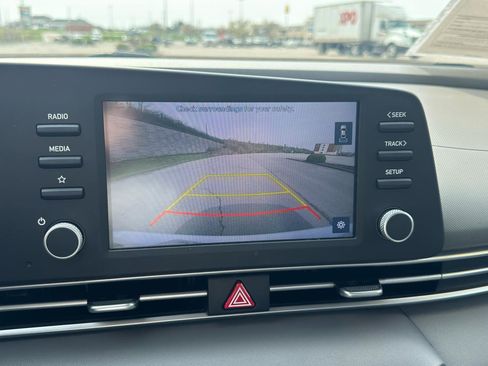 Used 2021 Hyundai Elantra SE image 25