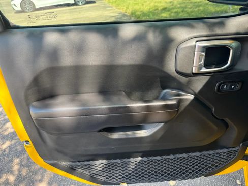 Used 2018 Jeep Wrangler Unlimited Sport S AWD/4WD image 23