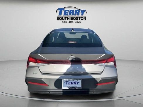 Used 2024 Hyundai Elantra SEL image 4