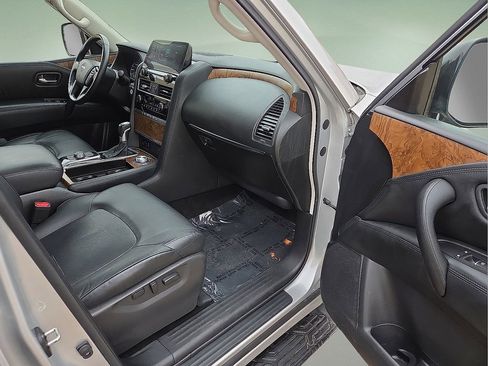 Used 2024 Nissan Armada SL image 13