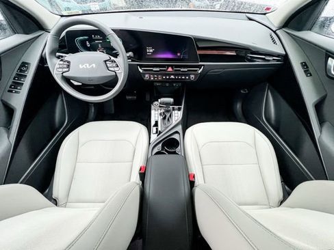 New 2025 Kia Niro EX image 13