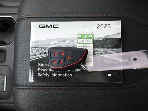 Used 2023 GMC Sierra 1500 AT4 w/ Technology Package AWD/4WD image 20
