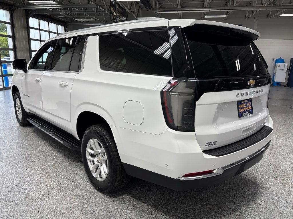 Used 2026 Chevrolet Suburban LT w/ Comfort Package AWD/4WD image 5