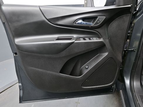 Used 2018 Chevrolet Equinox LT w/ Sun & Infotainment Package image 9