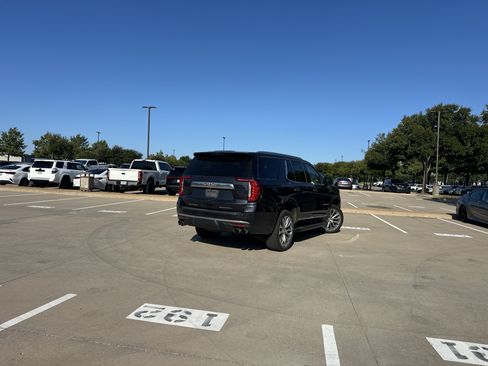 Used 2023 GMC Yukon Denali w/ LPO, Floor Liner Package AWD/4WD image 2