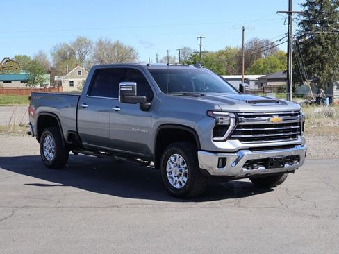 Used 2024 Chevrolet Silverado 2500 LTZ w/ LTZ Convenience Package AWD/4WD image 3