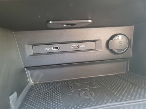 Used 2024 Volkswagen Taos SE image 25